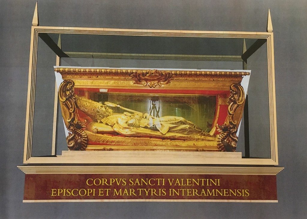 Il basamento e l'urna predisposta per la processione dalla basilica di San Valentino in Cattedrale